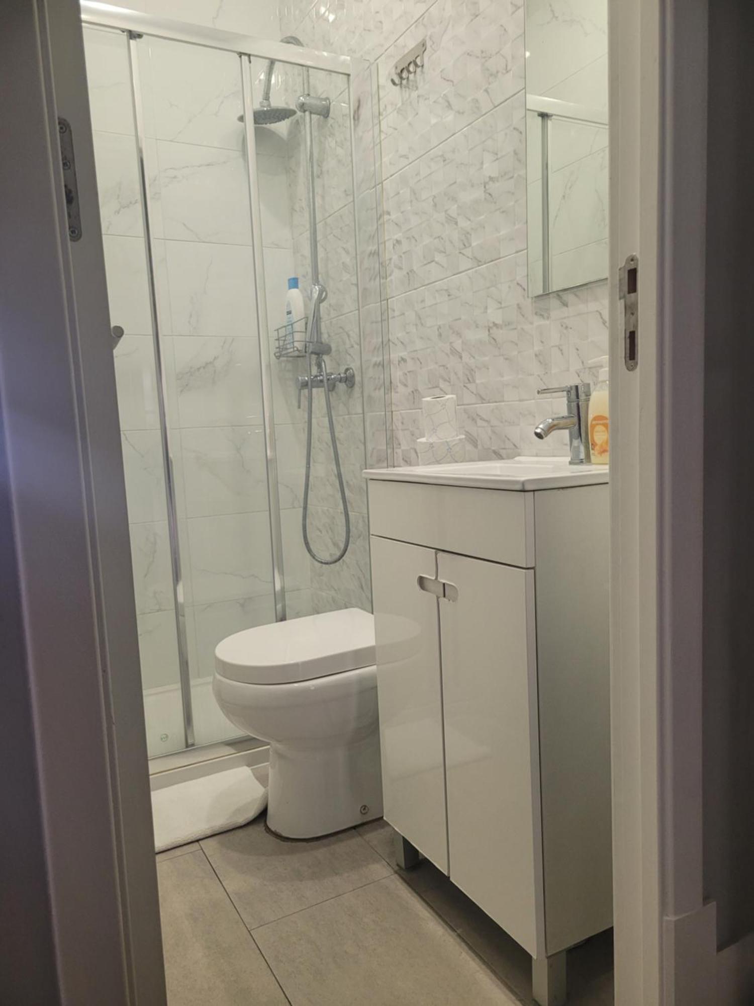 Residencial Valentina Hotell Lisboa Eksteriør bilde A shower room